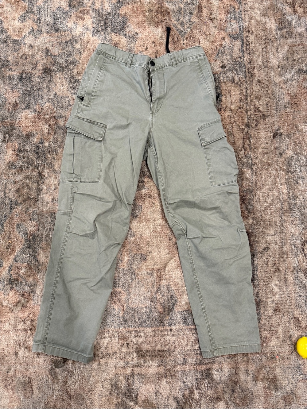 H&M Men's Cargo Pants in Olive Green – Multiple Pocket Utility Trousers